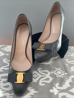 Salvatore Ferragamo Gray Leather Vara Bow Pumps 6.5 US